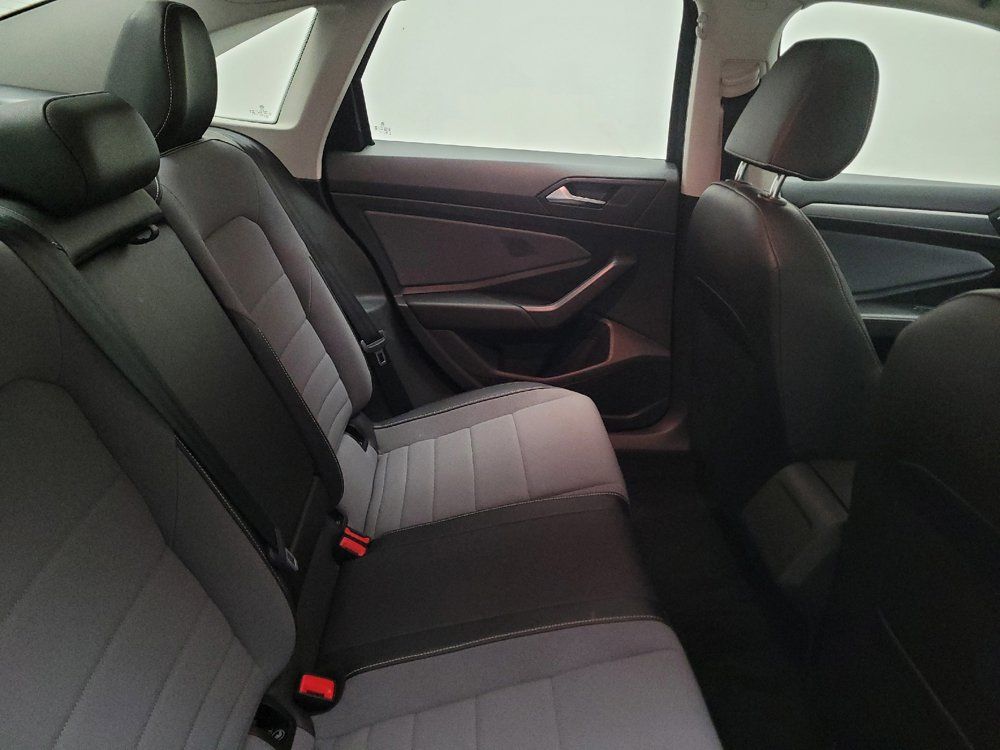 Used 2025 Volkswagen Jetta SE FWD image 19