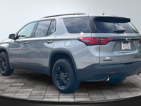 Used 2023 Chevrolet Traverse LT FWD image 3