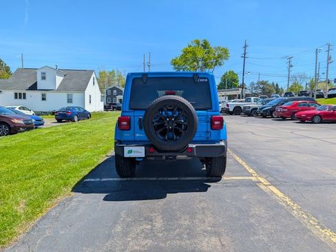 Used 2022 Jeep Wrangler Unlimited Sahara AWD/4WD image 7