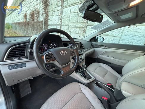 Used 2017 Hyundai Elantra Limited image 17