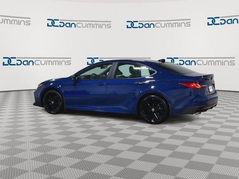 Used 2025 Toyota Camry SE image 6