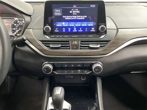 Used 2024 Nissan Altima 2.5 SV image 25