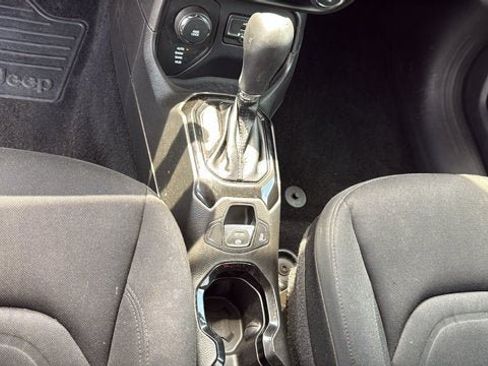Used 2016 Jeep Renegade Latitude AWD/4WD image 22
