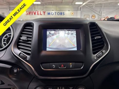 Certified 2021 Jeep Cherokee Latitude Plus AWD/4WD image 18