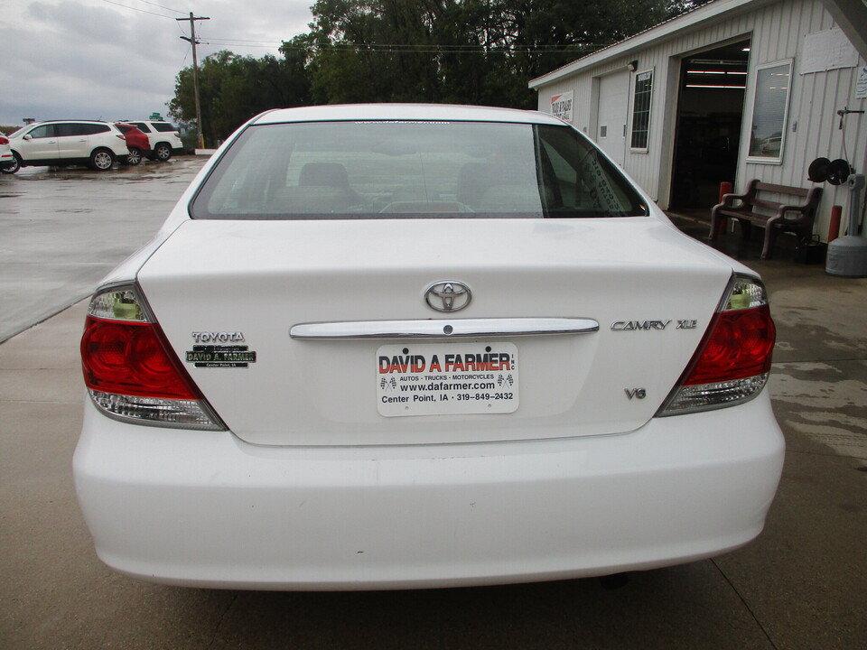 Used 2005 Toyota Camry XLE w/ VSC & Side Airbag Pkg FWD image 15