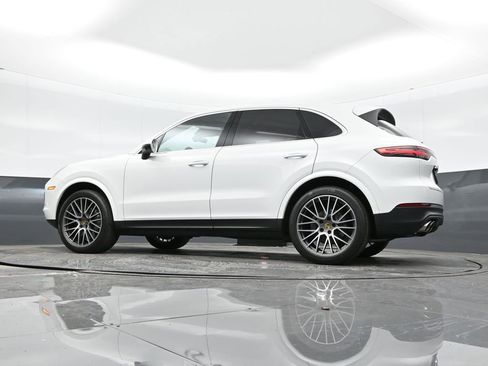 Certified 2021 Porsche Cayenne S image 35
