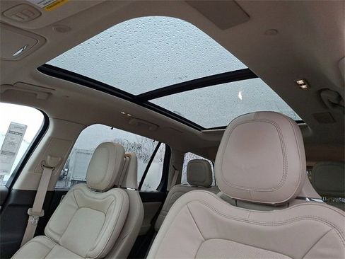 Certified 2024 Lincoln Aviator Reserve w/ Equipment Group 201A image 14