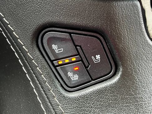 Used 2018 GMC Yukon SLT w/ Open Road Package AWD/4WD image 21