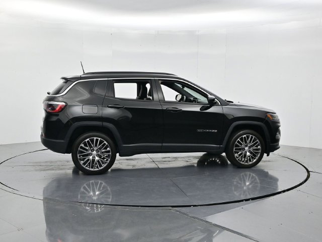 Used 2023 Jeep Compass Limited w/ Elite Group AWD/4WD image 2