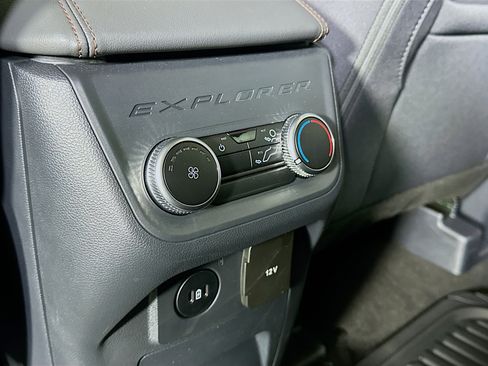 Used 2025 Ford Explorer Active RWD image 27