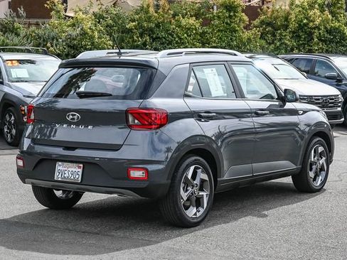 Certified 2025 Hyundai Venue SEL FWD image 4