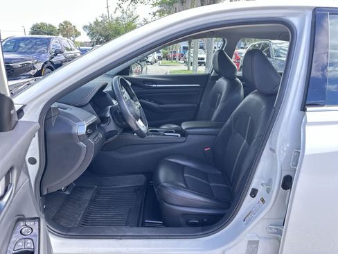 Used 2024 Nissan Altima 2.5 SR FWD image 2