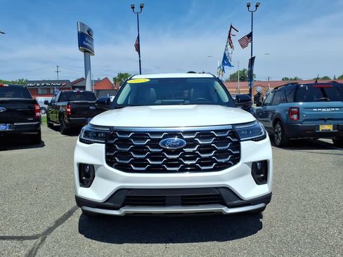 Used 2025 Ford Explorer Platinum w/ LUX Leather Package AWD/4WD image 3