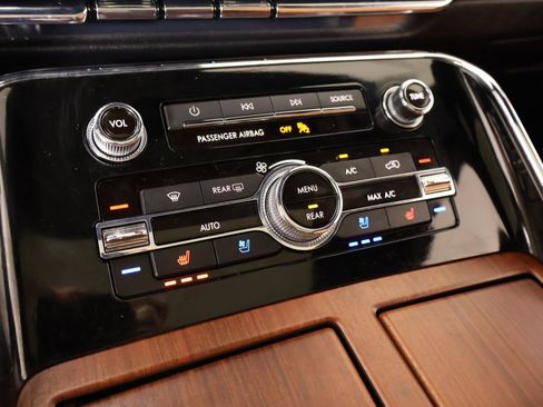 Used 2021 Lincoln Navigator Reserve w/ Luxury Package AWD/4WD image 8