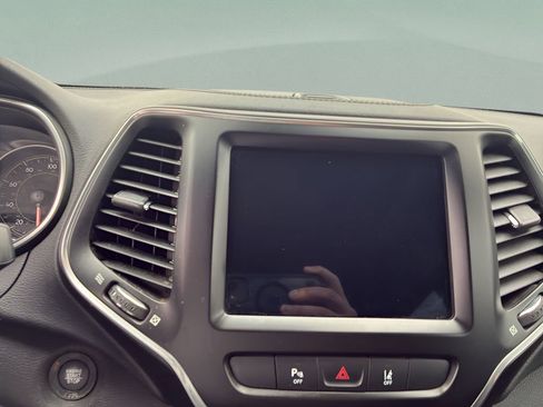 Used 2021 Jeep Cherokee Latitude Lux w/ Sun & Sound Group image 15