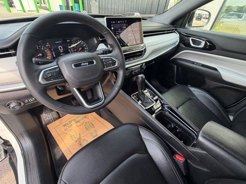 Used 2025 Jeep Compass Limited AWD/4WD image 11