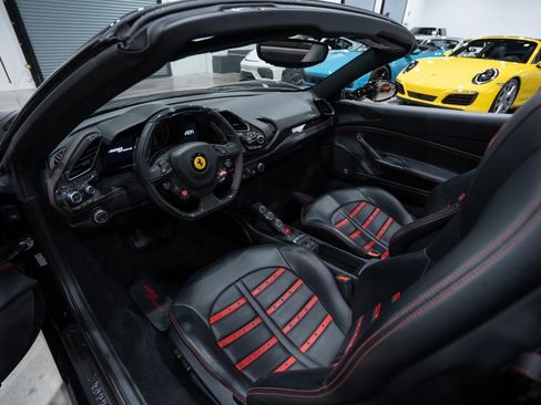 Used 2018 Ferrari 488 Spider image 21