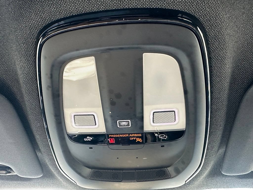 Used 2023 Volvo C40 Recharge Core AWD/4WD image 23