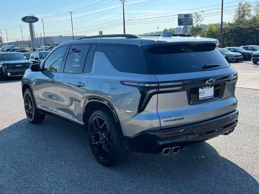 Used 2024 Chevrolet Traverse RS FWD image 32