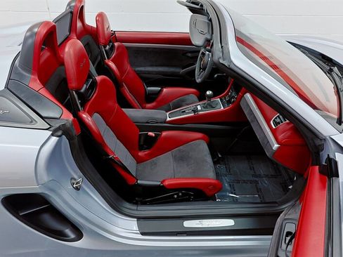 Used 2016 Porsche Boxster Spyder RWD image 98