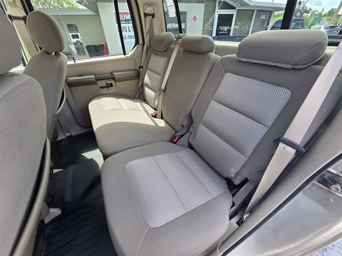 Used 2005 Ford Explorer Sport Trac XLS AWD/4WD image 28