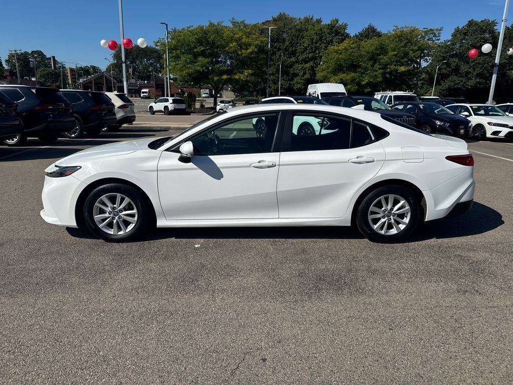 Used 2025 Toyota Camry LE FWD image 4