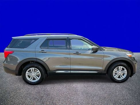 Used 2020 Ford Explorer XLT w/ Equipment Group 202A AWD/4WD image 2