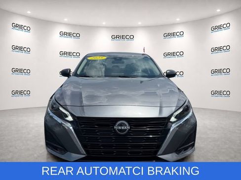 Used 2025 Nissan Altima 2.5 SV FWD image 2