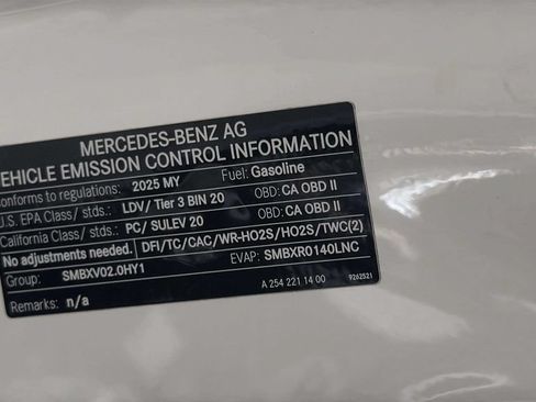 Used 2025 Mercedes-Benz C 300 4MATIC Sedan image 33
