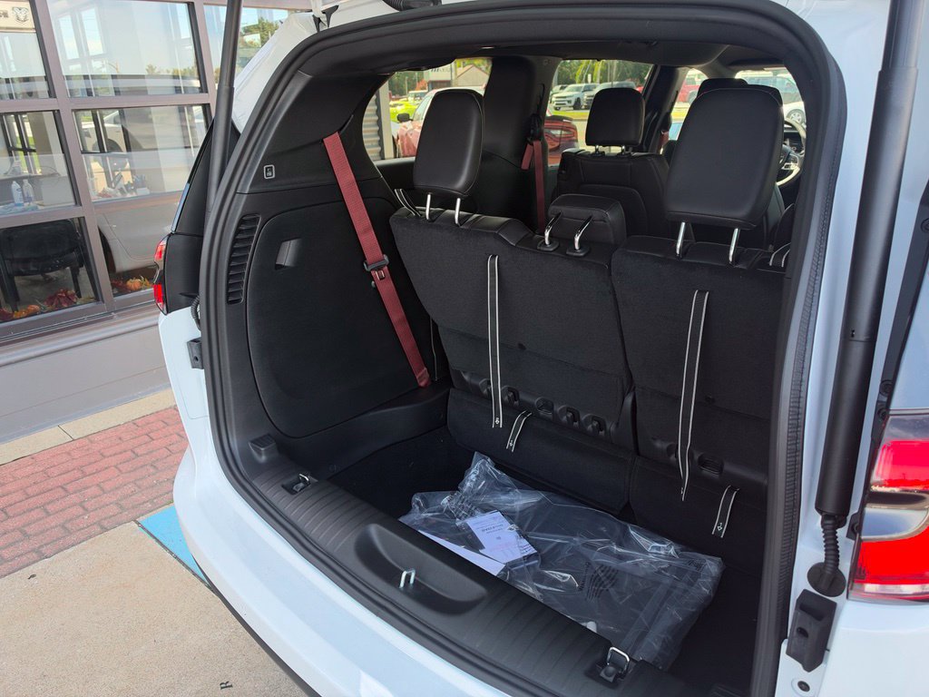 New 2027 Chrysler Pacifica Select AWD/4WD image 14