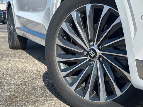 Used 2023 Hyundai Palisade Calligraphy FWD image 2