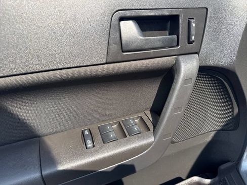Used 2010 Ford Focus SE FWD image 15