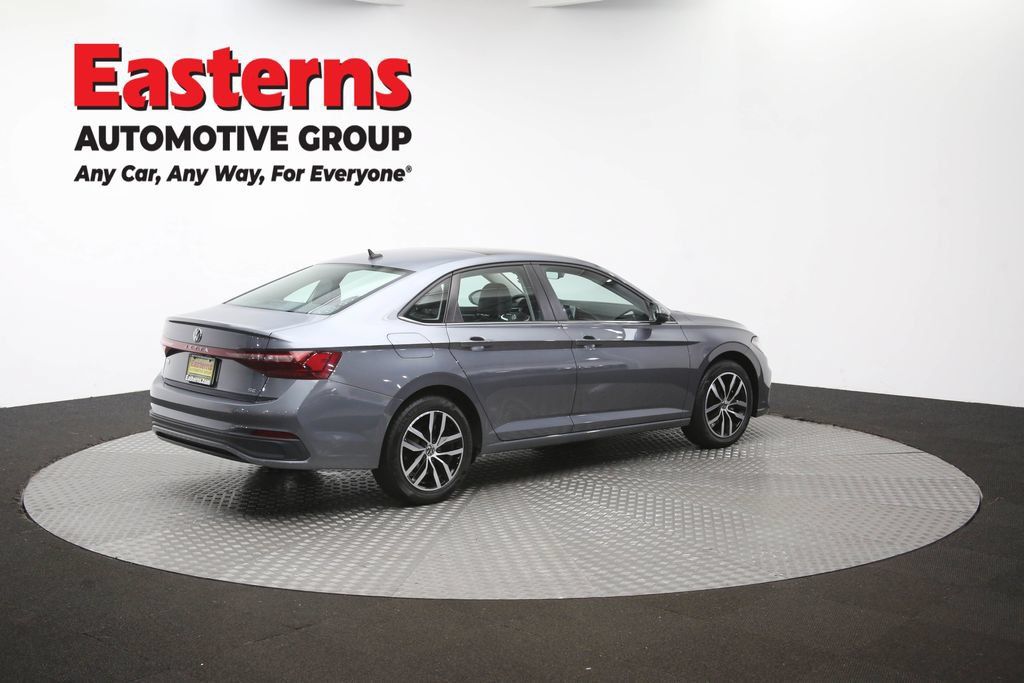 Used 2025 Volkswagen Jetta SE FWD image 40