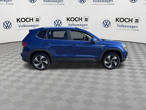 Used 2024 Volkswagen Taos SE w/ Panoramic Sunroof Package AWD/4WD image 9