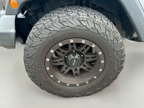 Used 2018 Jeep Wrangler Unlimited Sport w/ Connectivity Group image 31