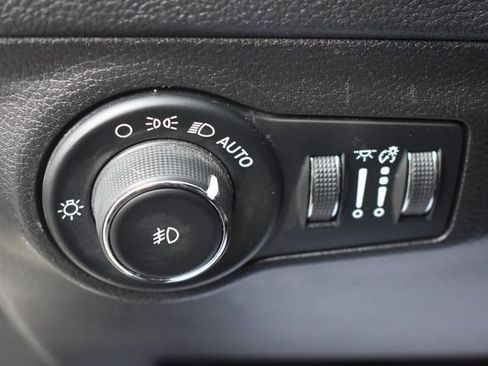 Used 2020 Jeep Compass Latitude w/ Cold Weather Group image 22