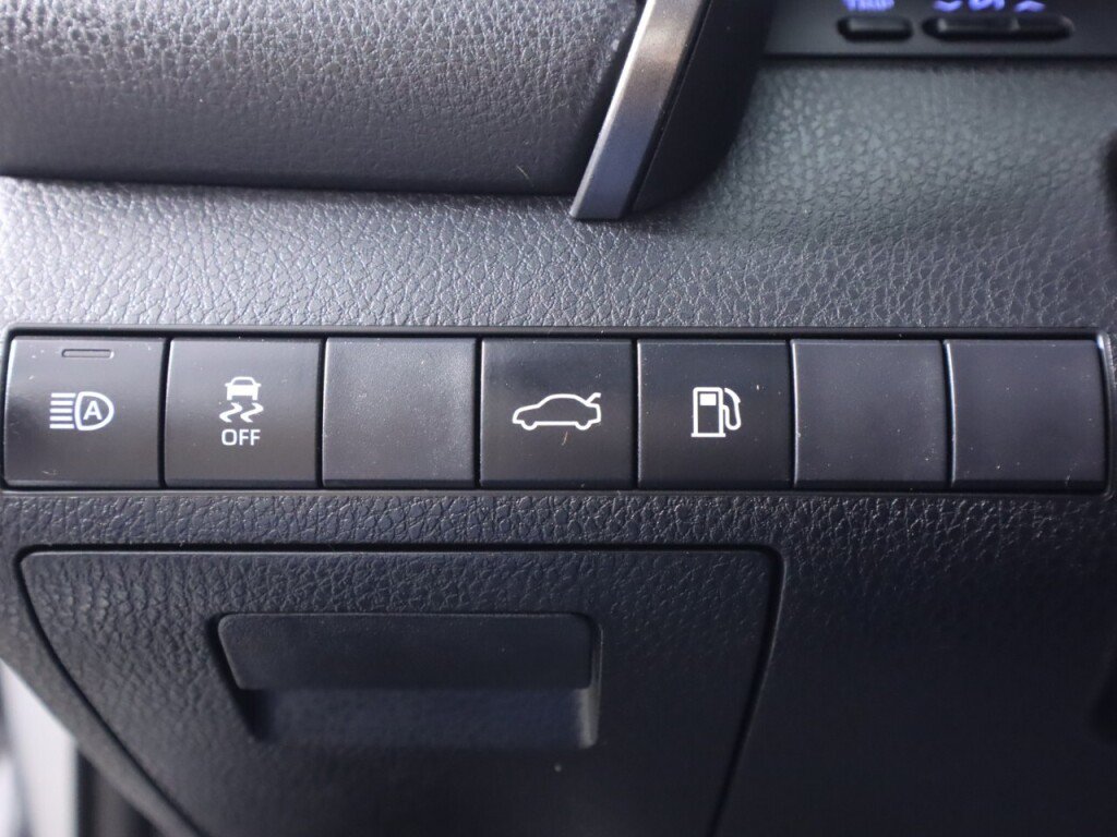 Used 2018 Toyota Camry SE w/ Audio Package FWD image 10