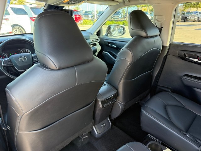 Used 2020 Toyota Highlander XLE AWD/4WD image 26