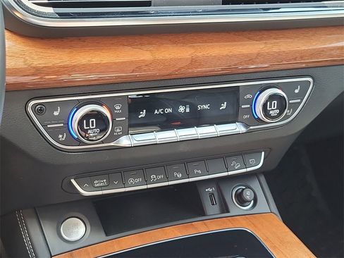 Used 2021 Audi Q5 Prestige image 17