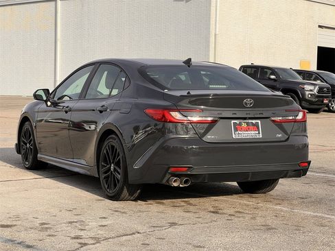 Used 2025 Toyota Camry SE image 7