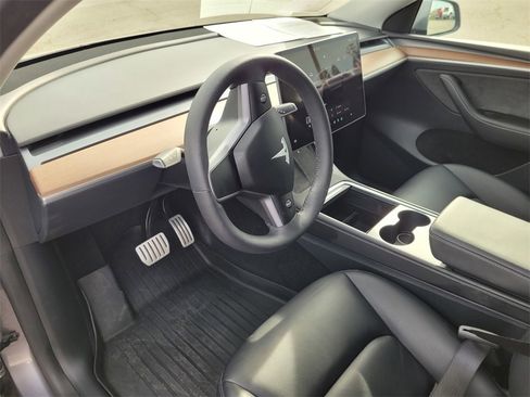 Used 2024 Tesla Model Y Performance image 14