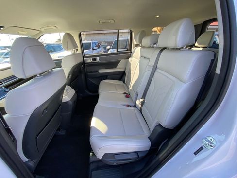 Used 2025 Hyundai Santa Fe SEL image 40