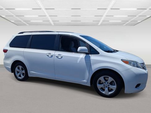Used 2017 Toyota Sienna LE FWD image 5