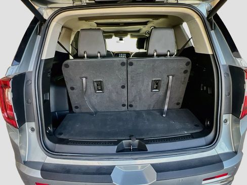 Used 2023 GMC Acadia Denali w/ Denali Ultimate Package FWD image 28