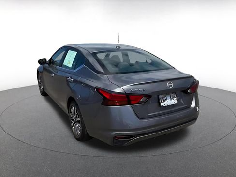 Used 2023 Nissan Altima 2.5 SV FWD image 10
