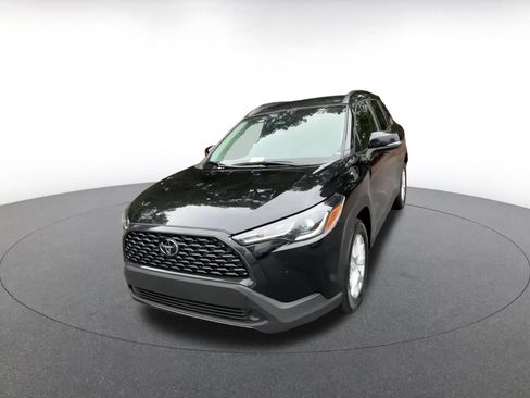 Used 2025 Toyota Corolla Cross LE image 7