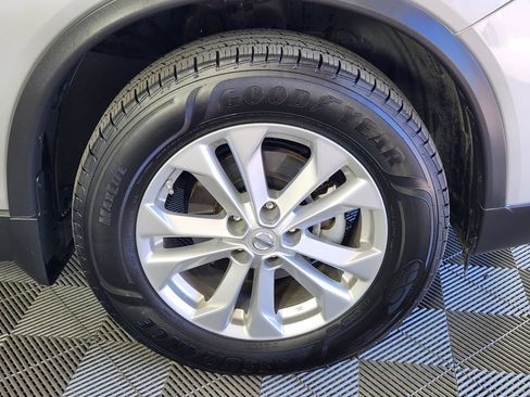 Used 2016 Nissan Rogue SV w/ SV Premium Package AWD/4WD image 9
