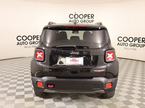 Used 2018 Jeep Renegade Trailhawk w/ UConnect 8.4 Nav Group image 21