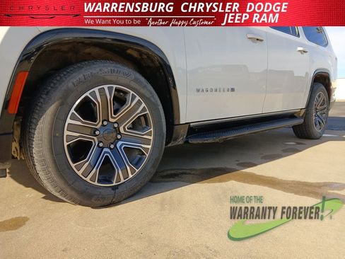 Used 2024 Jeep Wagoneer L Series II w/ Flexible Seating Group image 34