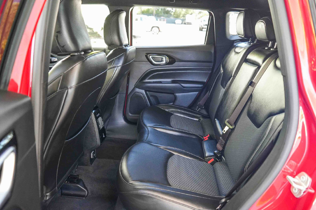 Used 2023 Jeep Compass Latitude w/ Convenience Group AWD/4WD image 18